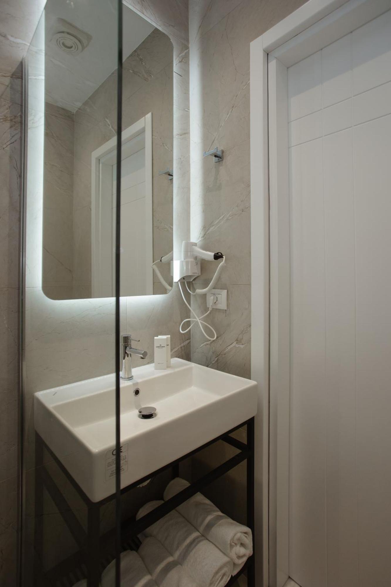 שקודר Downtown Hotel מראה חיצוני תמונה