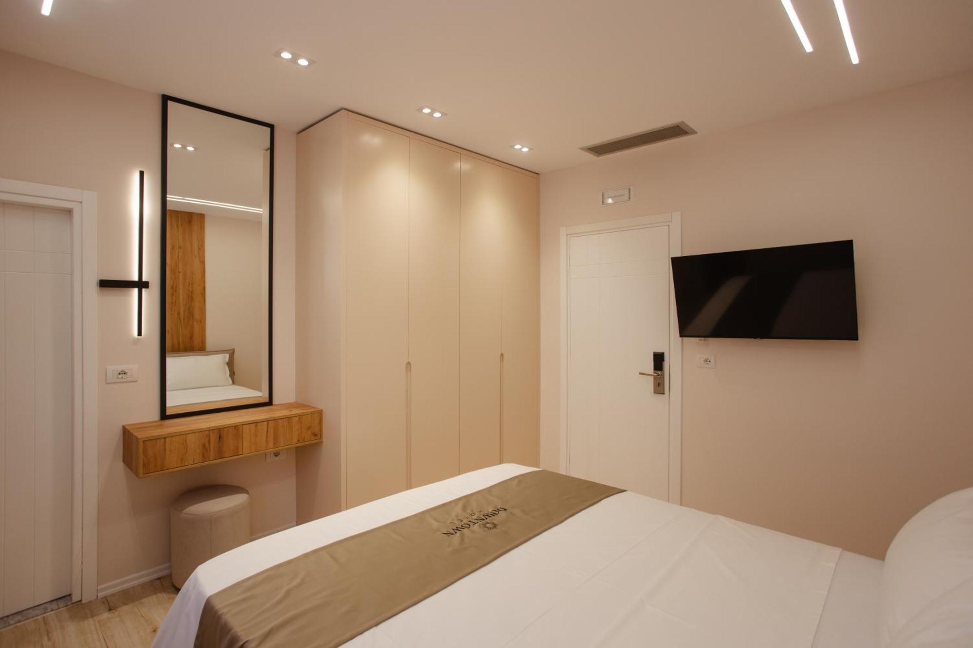 שקודר Downtown Hotel מראה חיצוני תמונה