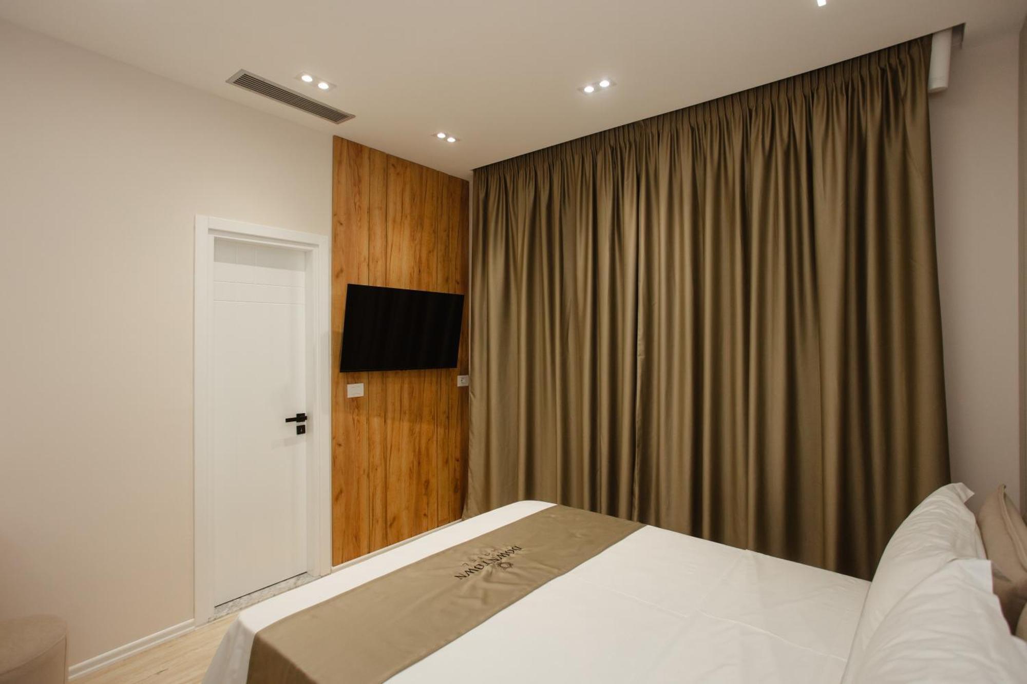 שקודר Downtown Hotel מראה חיצוני תמונה