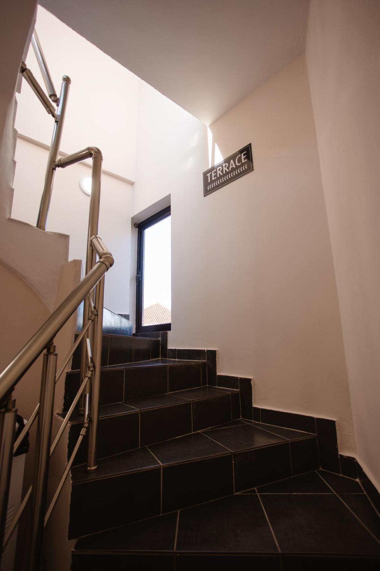 שקודר Downtown Hotel מראה חיצוני תמונה