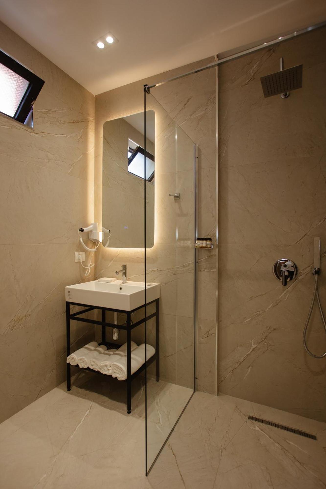 שקודר Downtown Hotel מראה חיצוני תמונה