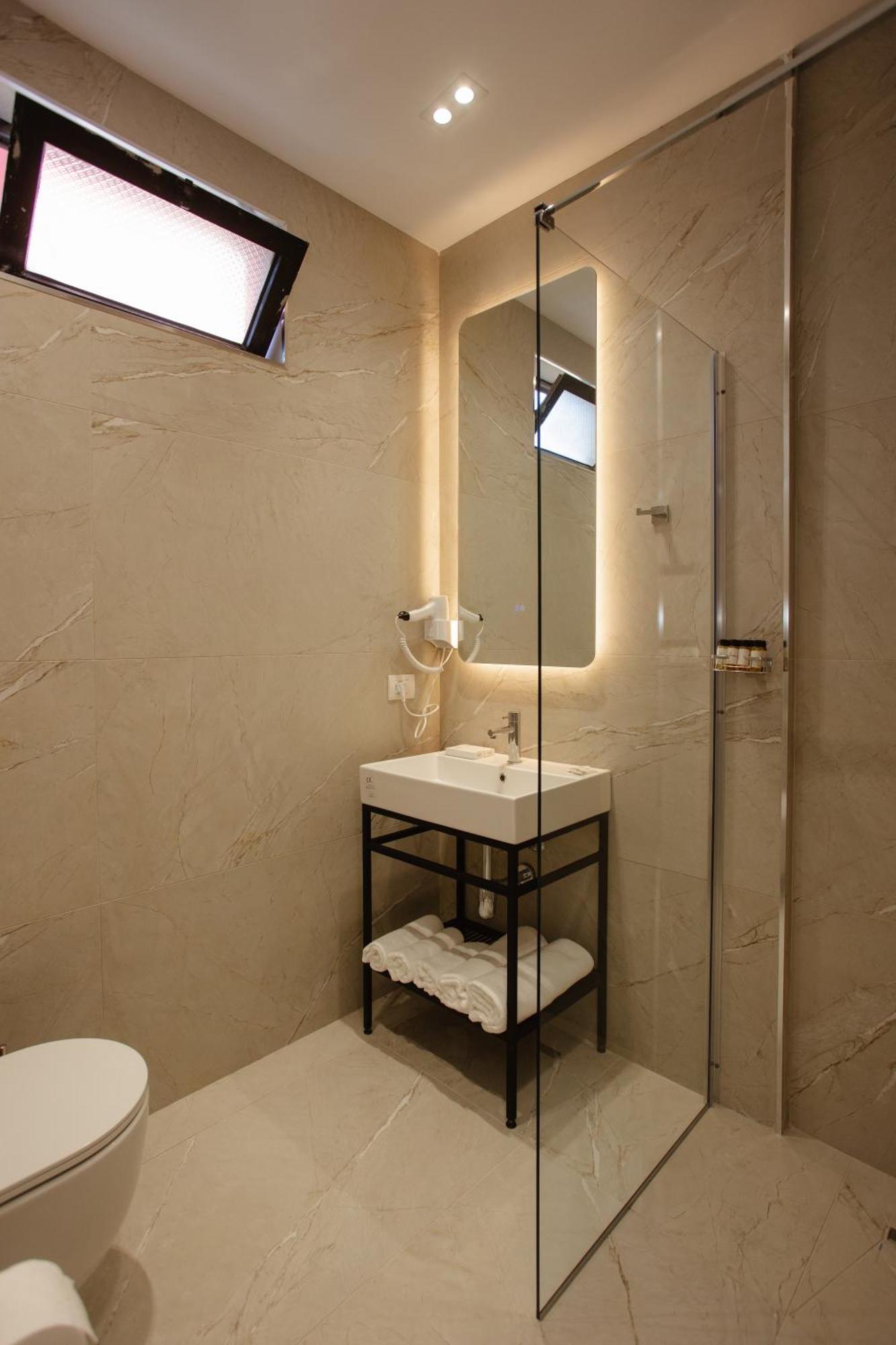 שקודר Downtown Hotel מראה חיצוני תמונה